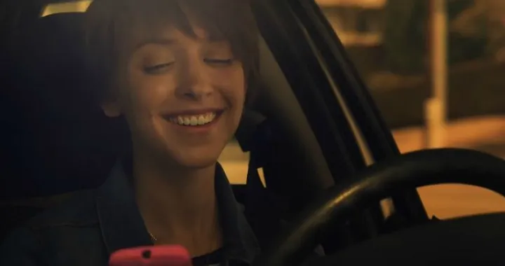 Sicurezza: SMS al volante, il video choc della NHTSA