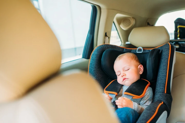 Come cambia la normativa sui seggiolini auto