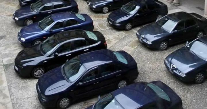 Auto blu: all'asta su eBay altri 33 esemplari