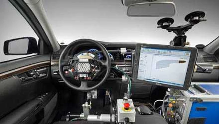 Piloti automatici per i test di Mercedes