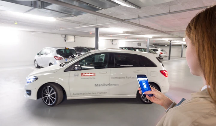 Bosch studia l'assistenza al parcheggio del futuro
