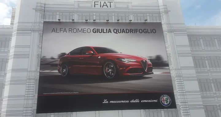 Alfa Romeo Giulia, protagonista sulla facciata del Lingotto