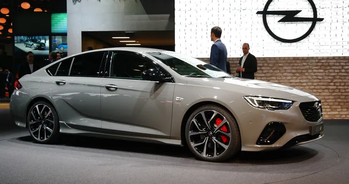 Salone di Francoforte 2017: la nuova Opel Insignia GSi Sports Tourer