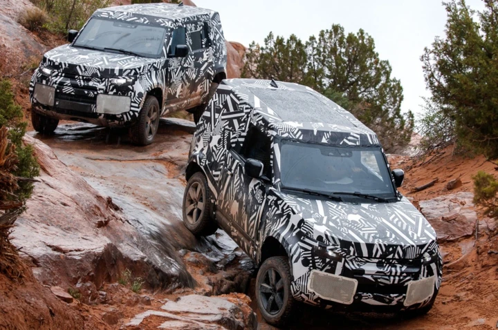 Land Rover Defender 2020, i test di sviluppo: immagini ufficiali