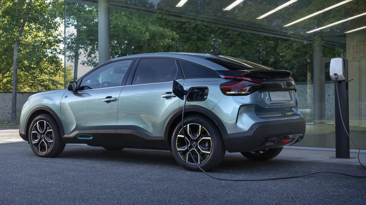 Nuova Citroen C4 e Citroen ë-C4: prime immagini ufficiali
