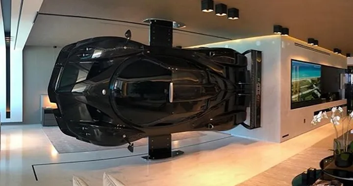 Nel salotto di casa, una Pagani Zonda Revolucion