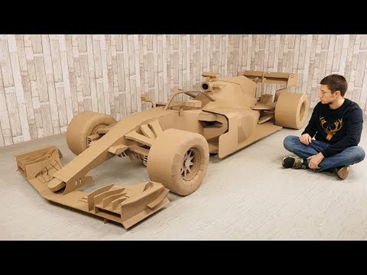 Formula 1: una monoposto fatta col cartone [Video]