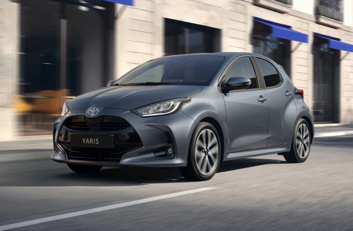 Toyota Yaris 2026: restyling, dotazioni potenziate e listino per l'Italia