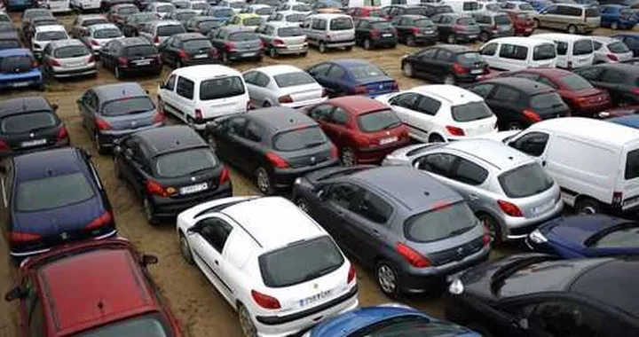 Auto, maggio: il nuovo scende, l'usato sale