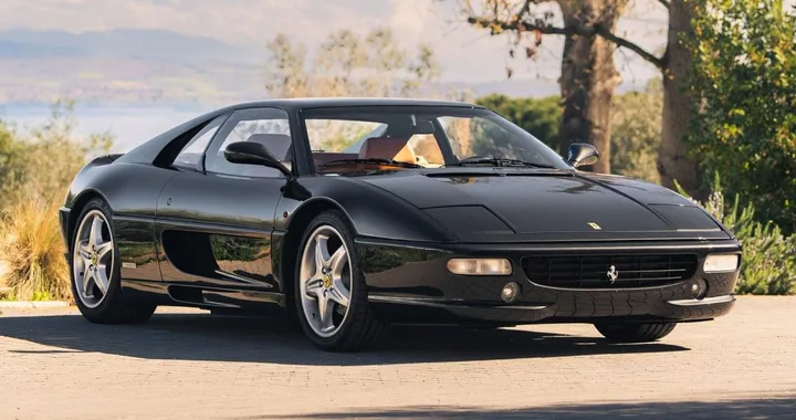 Una leggenda su quattro ruote: la Ferrari F355 di Alboreto torna protagonista