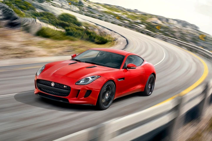 Jaguar F-Type ed F-Type S Coupé: immagini ufficiali