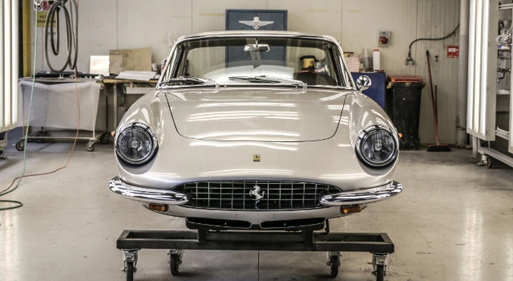 Touring Superleggera: l’arte del restauro a Rétromobile 2017