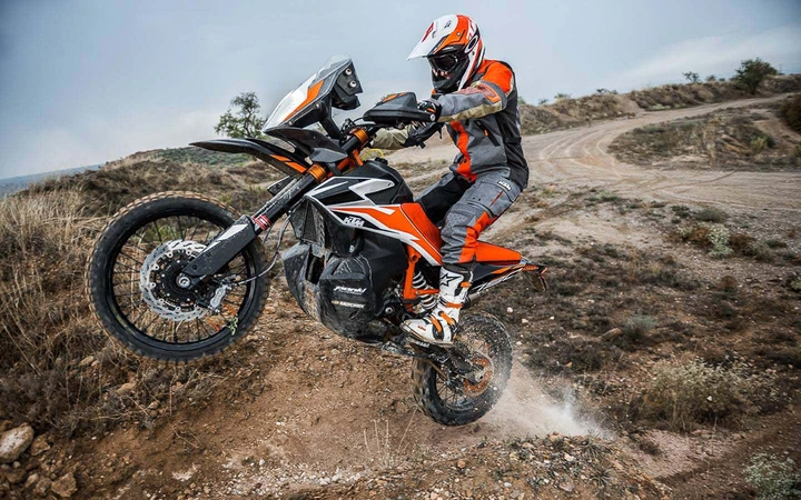 KTM 790 Adventure: prezzi a partire da 12.699 euro