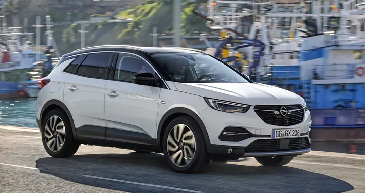 Opel Grandland X Ultimate: ricca dotazione e nuovo 2.0 litri turbodiesel