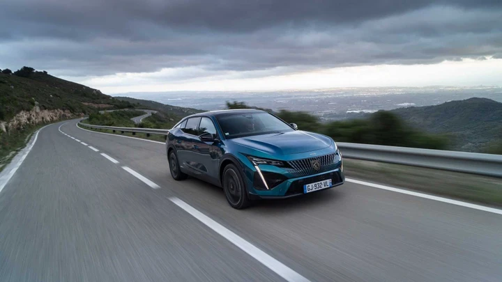 Peugeot 408: immagini del test drive