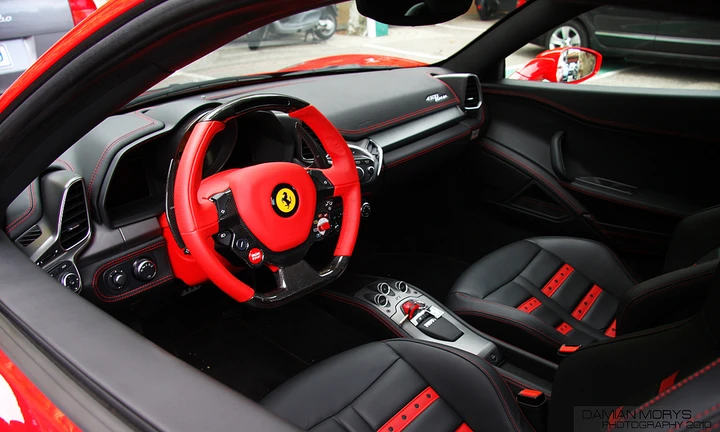 Ferrari storia logo: cosa si nasconde dietro al cavallino rampante