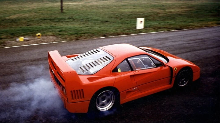 Pirelli P Zero: 40 anni di innovazione per le auto sportive
