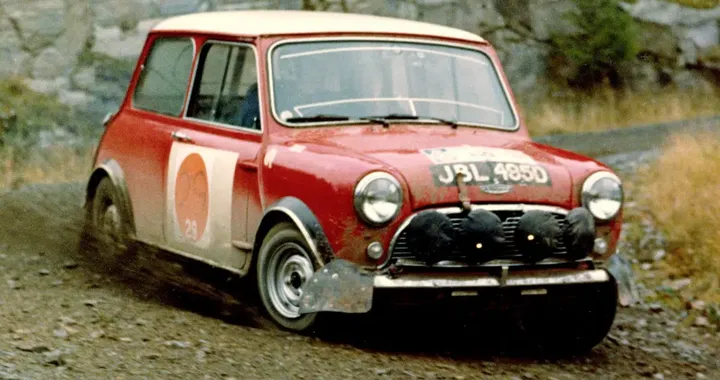 Mini, buon compleanno: i 66 anni di un'icona nata dalla crisi
