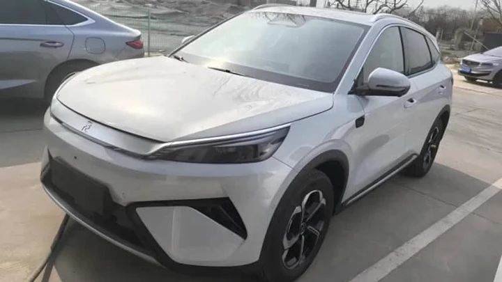 BYD Atto 3: il SUV elettrico che pensa da solo con il sistema God’s Eye C