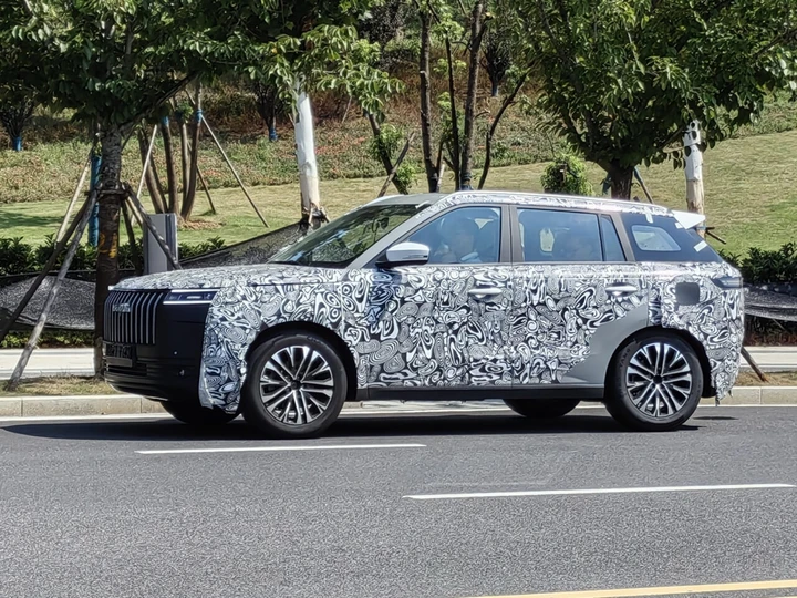 Jaecoo J5, le foto spia del nuovo SUV cinese
