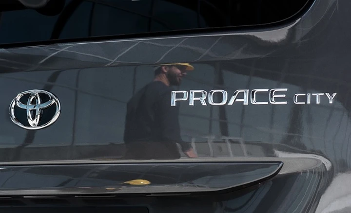 Toyota Proace City: nuovo minivan frutto della partnership con Psa