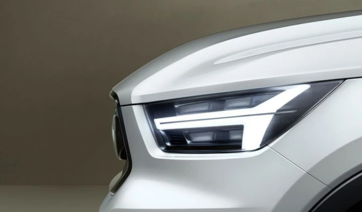 Volvo XC-40, un teaser anticipa il nuovo SUV
