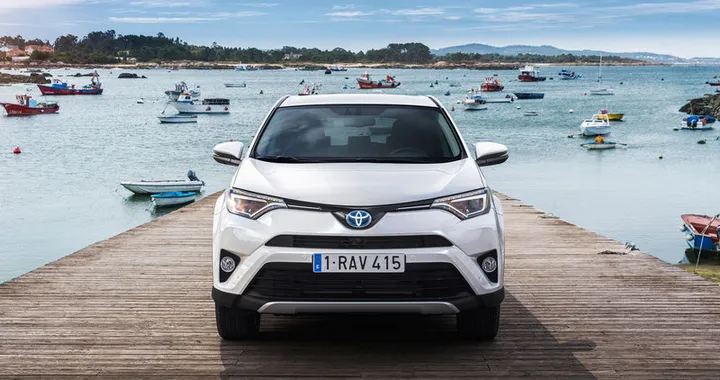 Toyota: RAV4 Hybrid 2016: prezzi da 28.900 euro