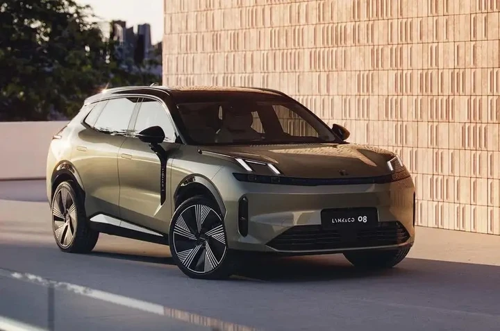 Lynk&Co 08: le prime immagini ufficiali