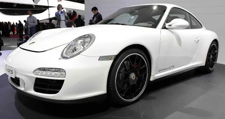Porsche 911 GTS: più cavalli e trazione posteriore