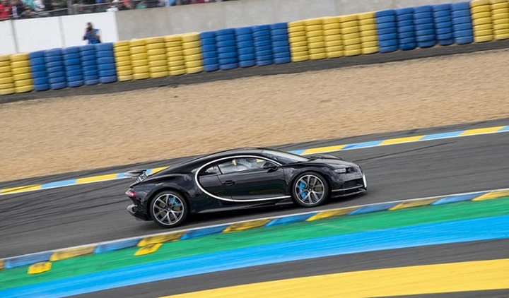 Bugatti Chiron: a Le Mans vola a 380 km/h