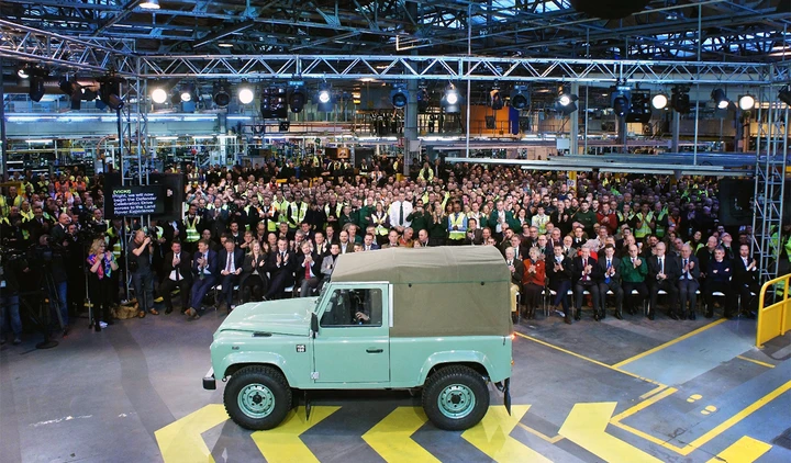 Land Rover Defender: prodotto l’ultimo esemplare