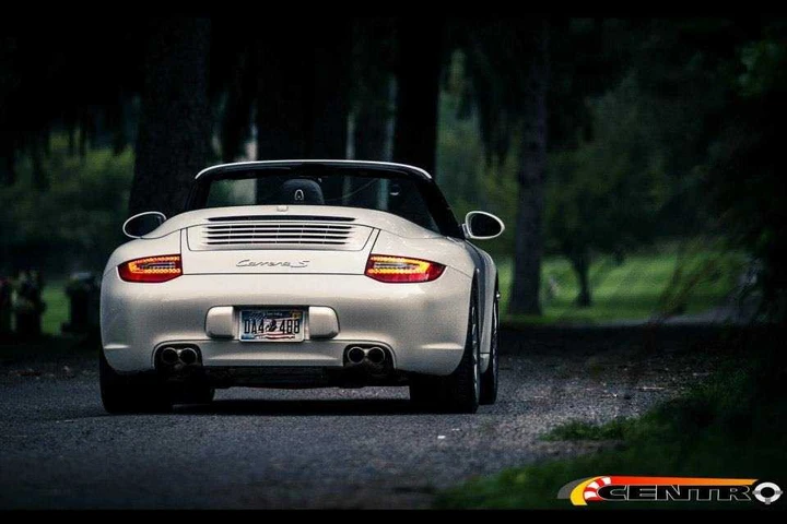 Porsche 911 Cabriolet con guida al centro