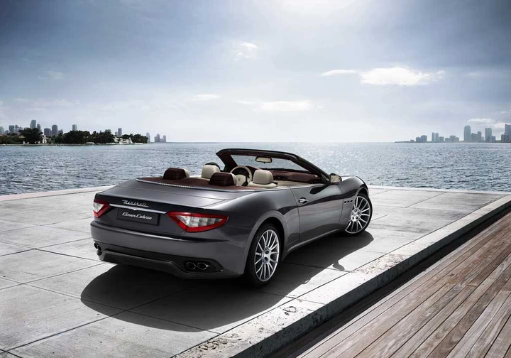 Prime immagini ufficiali della Maserati GranCabrio