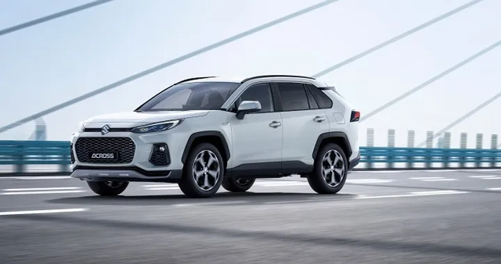 Suzuki Across: il nuovo SUV ibrido plug-in derivato dal RAV4
