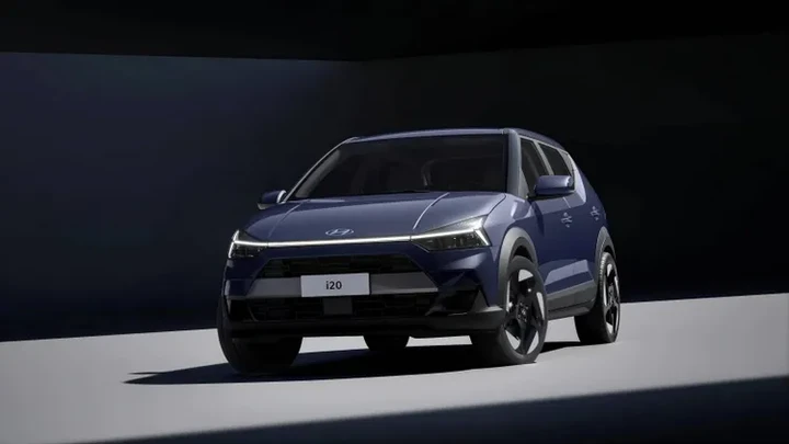 Nuova Hyundai i20 2027: look da SUV e doppio display da 12,3