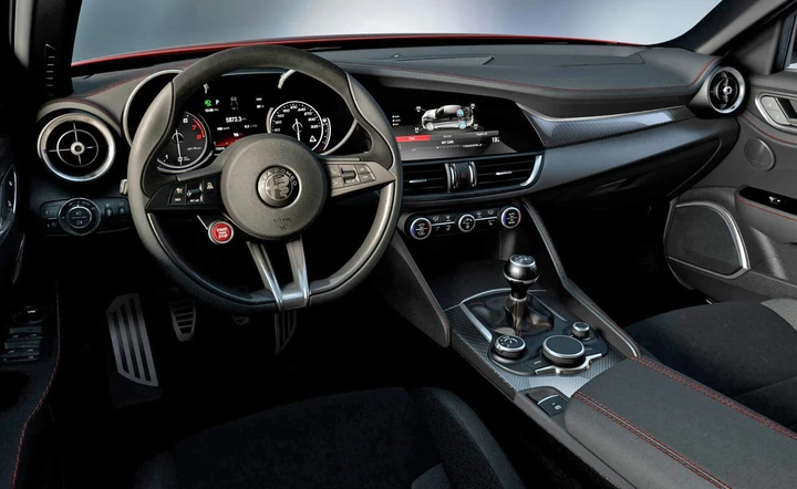 Alfa Romeo Giulia: ecco gli interni