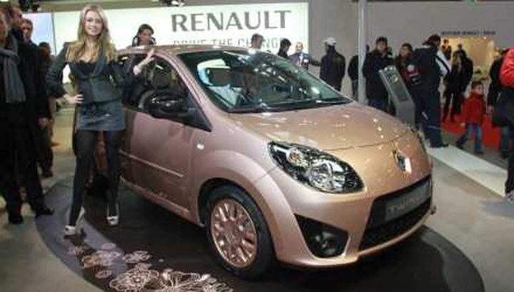 Motor Show: anche Martina Stella e Anna Falchi tra gli stand