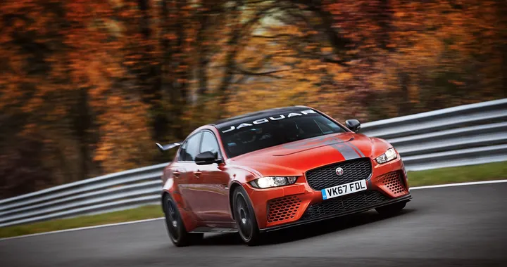 Jaguar XE SV Project 8: giro record al Nurburgring