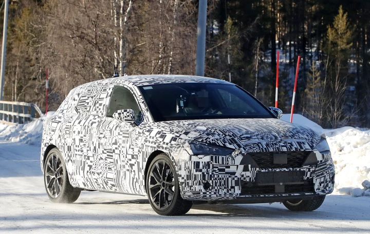 Seat Leon, immagini spia della nuova generazione