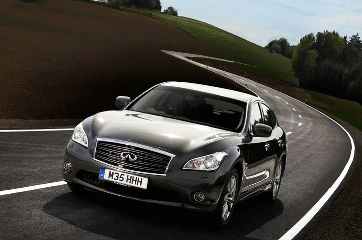 Infiniti M35h GT 2012