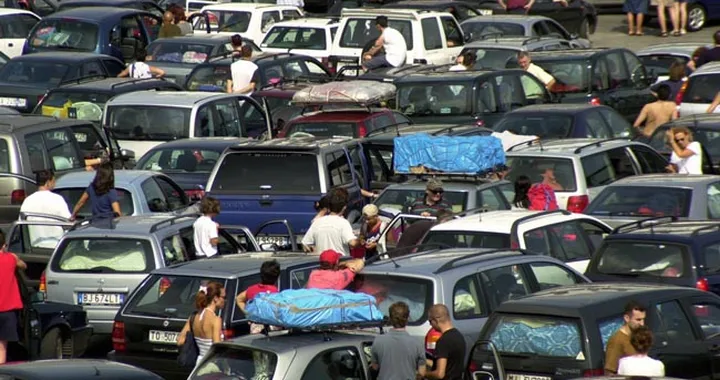 Combattere il caldo in auto: ecco il vademecum