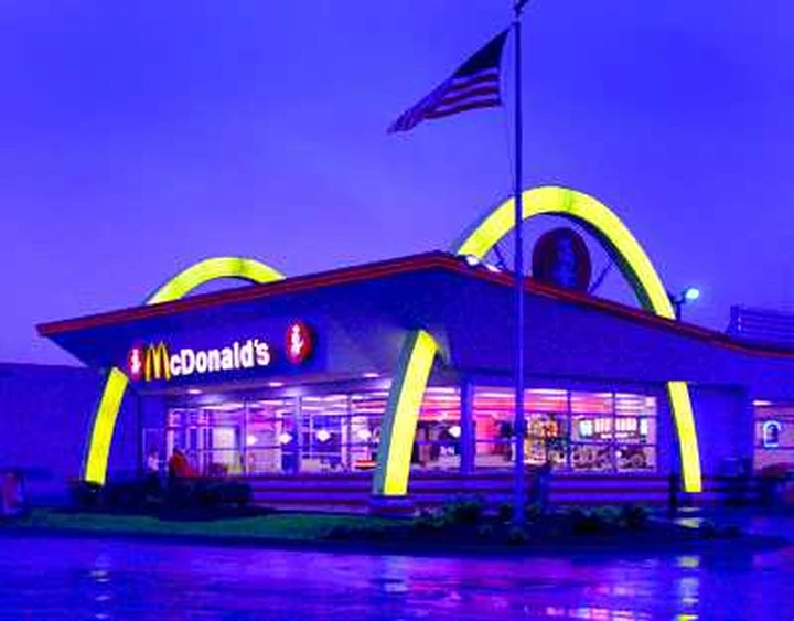 McDonald's: mangi e ricarichi l'auto elettrica