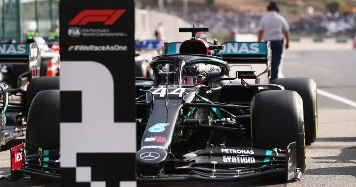 Formula 1: nel GP del Portogallo Hamilton stravince e umilia Bottas