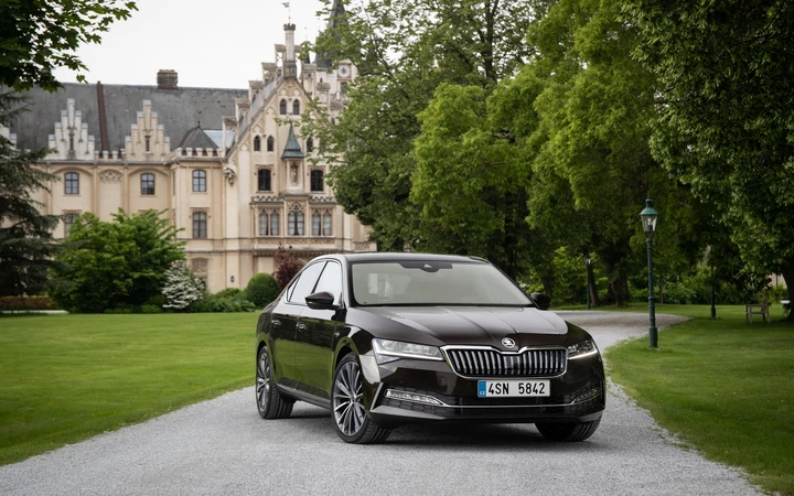 Nuova Skoda Superb, primo contatto con la rinnovata ammiraglia