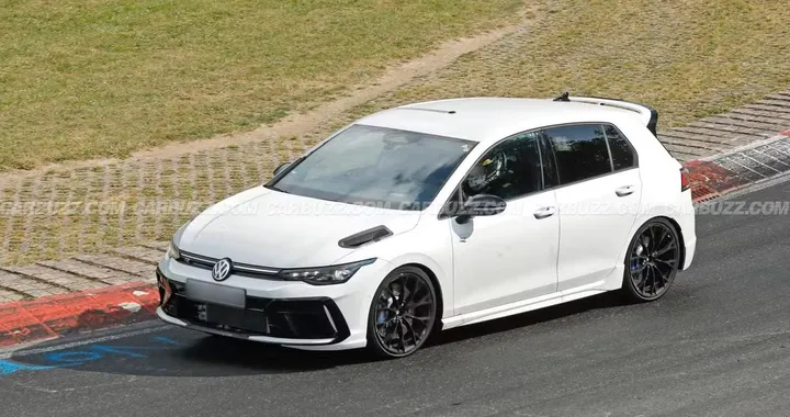 Golf R 350, la nuova sportiva compatta sfida Audi RS3 e Mercedes-AMG