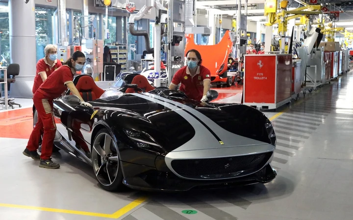 Ferrari: riparte la produzione a Maranello
