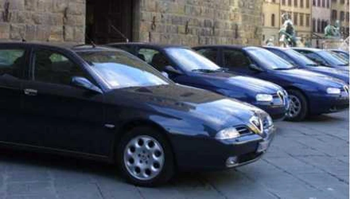 Auto blu a costo zero? Sì, con lo sponsor