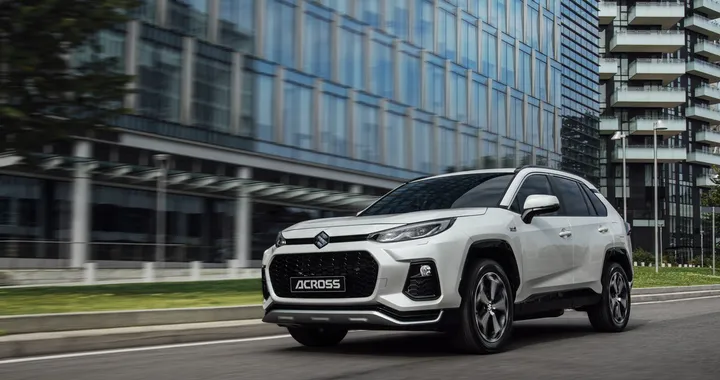 Suzuki Across ibrida plug-in: prezzi e prima prova