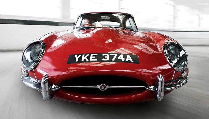 La Jaguar E-Type a teatro con Shakespeare
