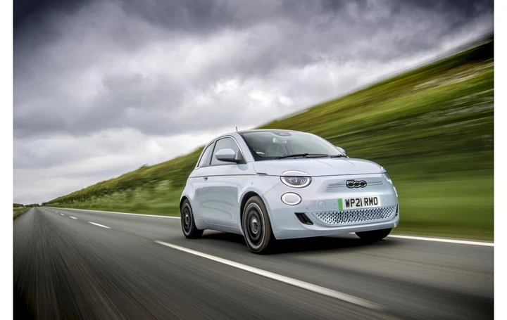 La nuova era della Fiat 500: addio termico, benvenuto a una nuova ibrida